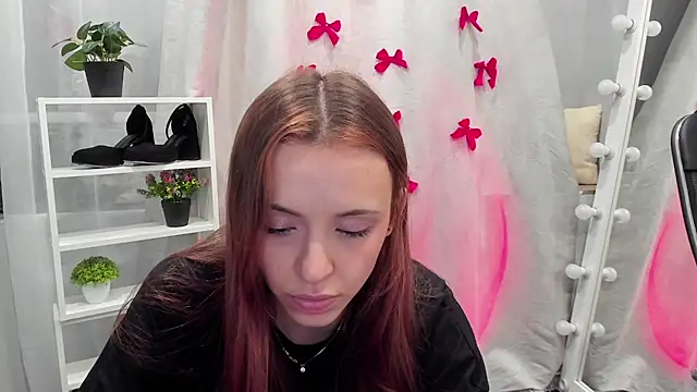 Snapshot of Sahara_Shields chatting on 02-04-25, 10:10 Sahara Shields online show from 02-04-25, 10:10