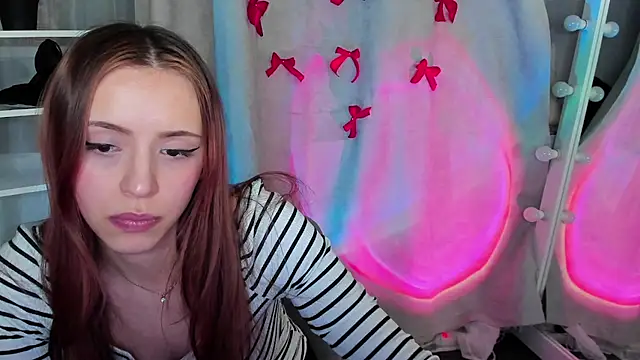 Snapshot of Sahara_Shields chatting on 02-05-25, 01:22 Sahara Shields online show from 02-05-25, 01:22