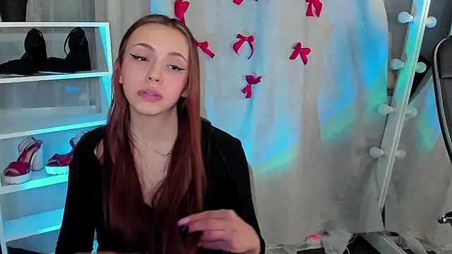 Snapshot of Sahara_Shields chatting on 02-05-25, 04:25 Sahara Shields online show from 02-05-25, 04:25