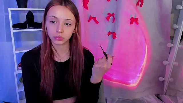 Snapshot of Sahara_Shields chatting on 02-06-25, 01:21 Sahara Shields online show from 02-06-25, 01:21