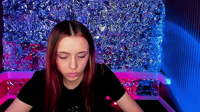 Snapshot of Sahara_Shields chatting on 02-07-25, 03:30 Sahara Shields online show from 02-07-25, 03:30