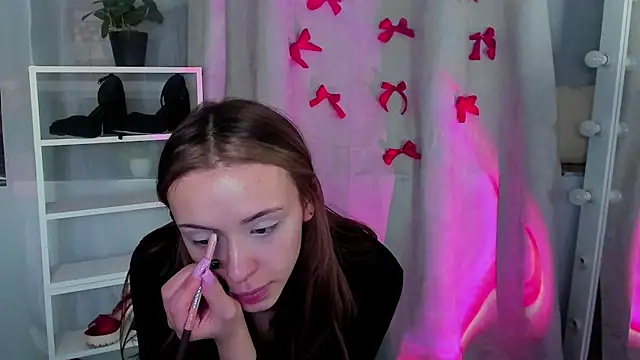 Snapshot of Sahara_Shields chatting on 02-12-25, 10:24 Sahara Shields online show from 02-12-25, 10:24