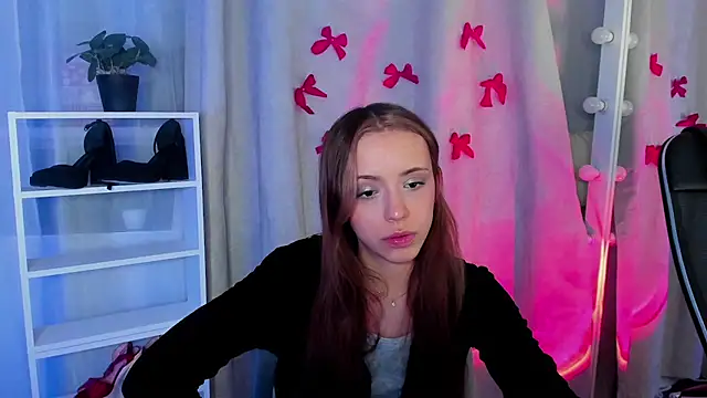 Snapshot of Sahara_Shields chatting on 02-12-25, 01:27 Sahara Shields online show from 02-12-25, 01:27