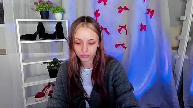 Snapshot of Sahara_Shields chatting on 02-23-25, 09:00 Sahara Shields online show from 02-23-25, 09:00