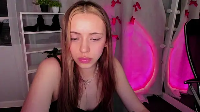 Snapshot of Sahara_Shields chatting on 02-25-25, 04:31 Sahara Shields online show from 02-25-25, 04:31