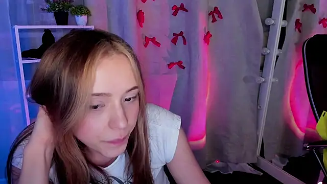 Snapshot of Sahara_Shields chatting on 02-26-25, 04:35 Sahara Shields online show from 02-26-25, 04:35