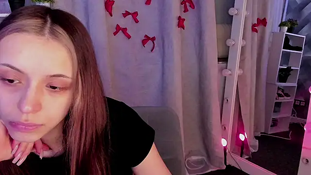 Snapshot of Sahara_Shields chatting on 03-04-25, 10:24 Sahara Shields online show from 03-04-25, 10:24