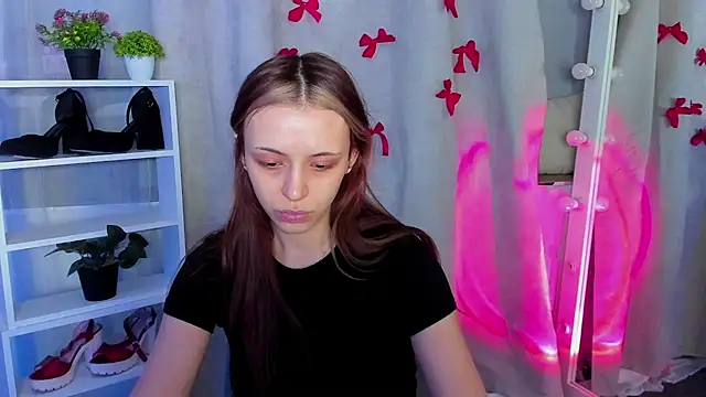 Snapshot of Sahara_Shields chatting on 03-05-25, 10:22 Sahara Shields online show from 03-05-25, 10:22