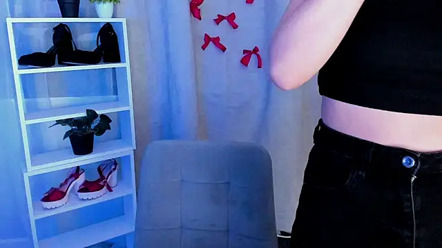 Snapshot of Sahara_Shields chatting on 03-05-25, 01:28 Sahara Shields online show from 03-05-25, 01:28