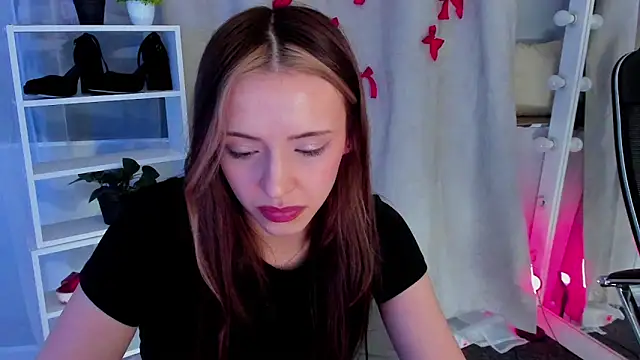 Snapshot of Sahara_Shields chatting on 03-05-25, 04:35 Sahara Shields online show from 03-05-25, 04:35