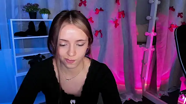 Snapshot of Sahara_Shields chatting on 03-06-25, 01:03 Sahara Shields online show from 03-06-25, 01:03