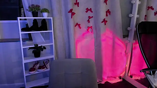 Snapshot of Sahara_Shields chatting on 03-11-25, 04:40 Sahara Shields online show from 03-11-25, 04:40