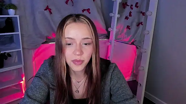 Snapshot of Sahara_Shields chatting on 03-18-25, 04:26 Sahara Shields online show from 03-18-25, 04:26