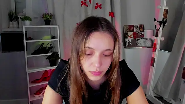 Snapshot of Sahara_Shields chatting on 09-09-25, 10:15 Sahara Shields online show from 09-09-25, 10:15