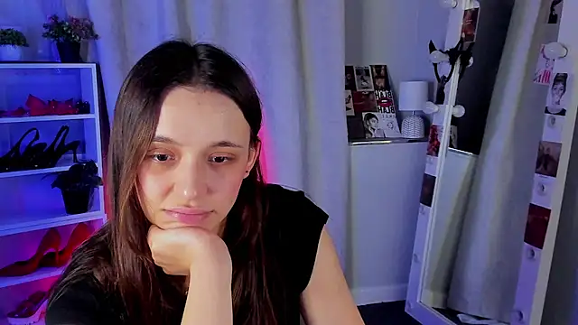 Snapshot of Sahara_Shields chatting on 10-07-25, 10:34 Sahara Shields online show from 10-07-25, 10:34