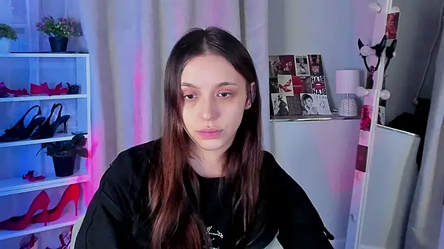 Snapshot of Sahara_Shields chatting on 10-20-25, 09:21 Sahara Shields online show from 10-20-25, 09:21