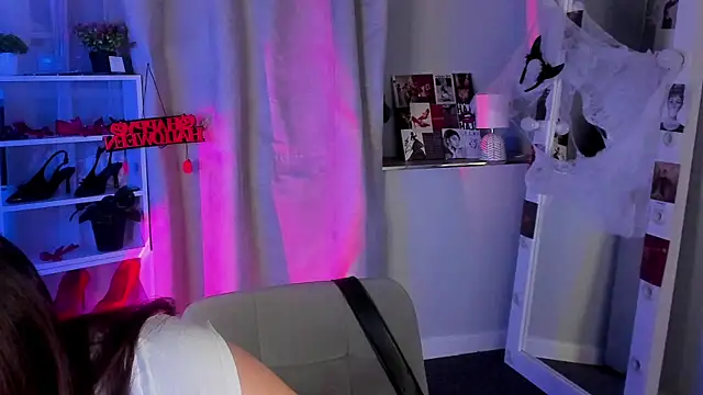 Snapshot of Sahara_Shields chatting on 10-28-25, 10:19 Sahara Shields online show from 10-28-25, 10:19