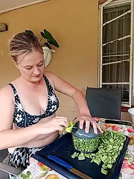 Vintasia online show from 12-20-25, 10:22