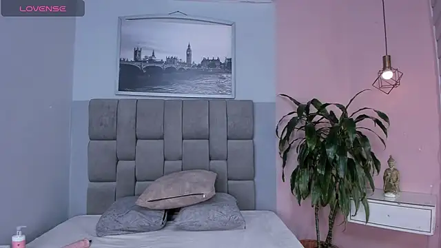 janna lopez  online show from 10-26-25, 06:19