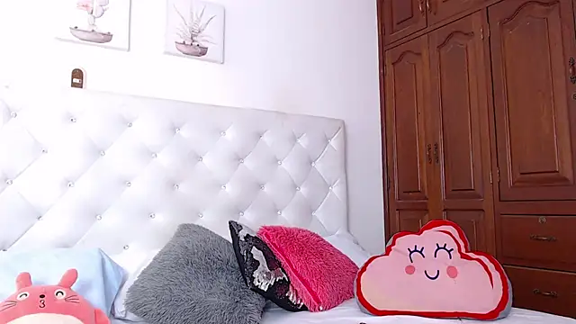 Snapshot of littleslut1 chatting on 03-12-25, 07:38 littleslut1 online show from 03-12-25, 07:38