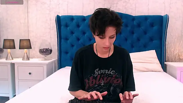 Snapshot of via_mayer_ chatting on 09-18-25, 07:05 via mayer online show from 09-18-25, 07:05