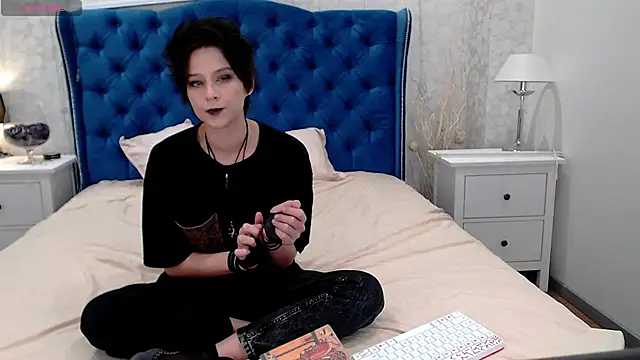 Snapshot of via_mayer_ chatting on 10-23-25, 10:58 via mayer online show from 10-23-25, 10:58