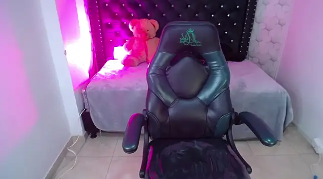 Snapshot of madelein_m chatting on 01-28-25, 01:29 madelein m online show from 01-28-25, 01:29