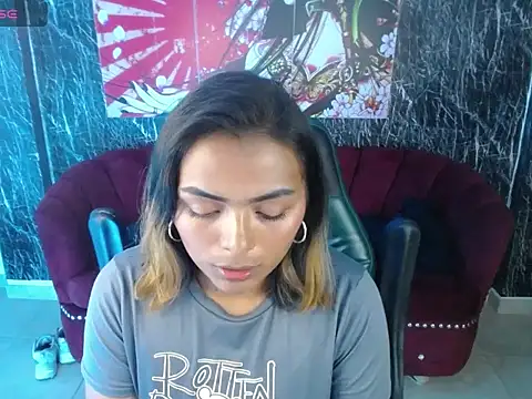 Snapshot of madelein_m chatting on 02-04-25, 01:02 madelein m online show from 02-04-25, 01:02