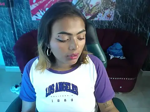 Snapshot of madelein_m chatting on 02-04-25, 10:24 madelein m online show from 02-04-25, 10:24