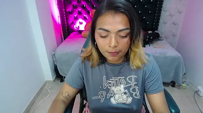 Snapshot of madelein_m chatting on 02-07-25, 04:03 madelein m online show from 02-07-25, 04:03