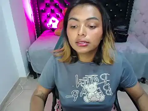 Snapshot of madelein_m chatting on 02-07-25, 10:09 madelein m online show from 02-07-25, 10:09