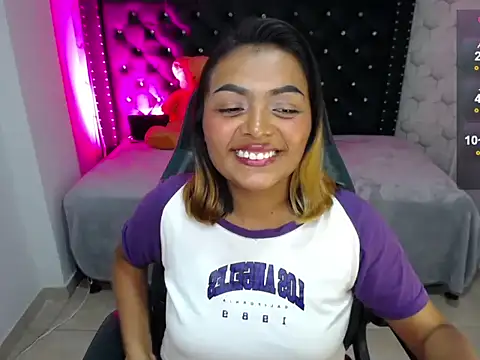 Snapshot of madelein_m chatting on 02-13-25, 12:24 madelein m online show from 02-13-25, 12:24