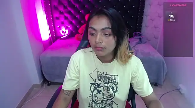 Snapshot of madelein_m chatting on 02-16-25, 12:41 madelein m online show from 02-16-25, 12:41