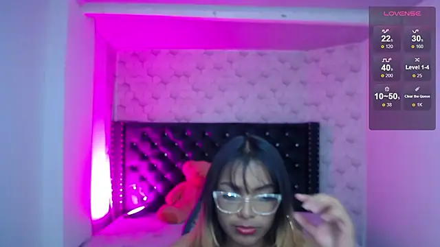 Snapshot of madelein_m chatting on 02-19-25, 07:27 madelein m online show from 02-19-25, 07:27