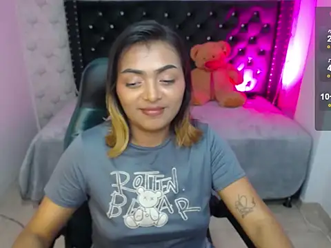 Snapshot of madelein_m chatting on 02-20-25, 10:37 madelein m online show from 02-20-25, 10:37