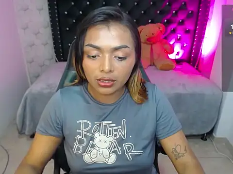 Snapshot of madelein_m chatting on 02-21-25, 01:44 madelein m online show from 02-21-25, 01:44