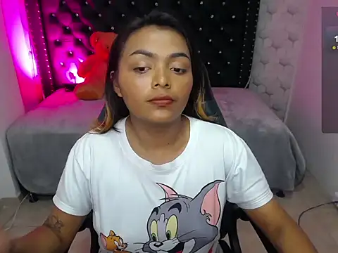 Snapshot of madelein_m chatting on 02-21-25, 07:43 madelein m online show from 02-21-25, 07:43