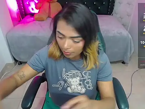 Snapshot of madelein_m chatting on 02-24-25, 10:25 madelein m online show from 02-24-25, 10:25