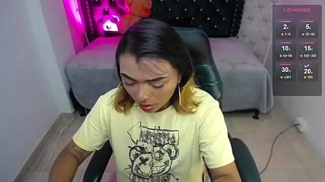 Snapshot of madelein_m chatting on 02-26-25, 07:27 madelein m online show from 02-26-25, 07:27