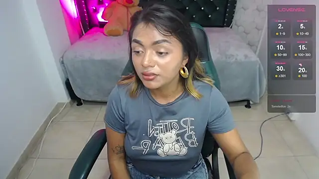 Snapshot of madelein_m chatting on 02-27-25, 10:42 madelein m online show from 02-27-25, 10:42