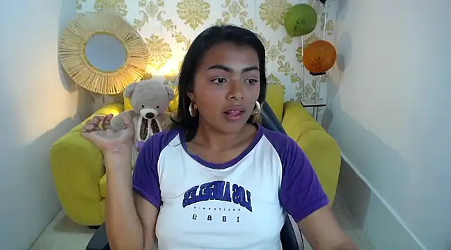 Snapshot of madelein_m chatting on 03-01-25, 01:32 madelein m online show from 03-01-25, 01:32