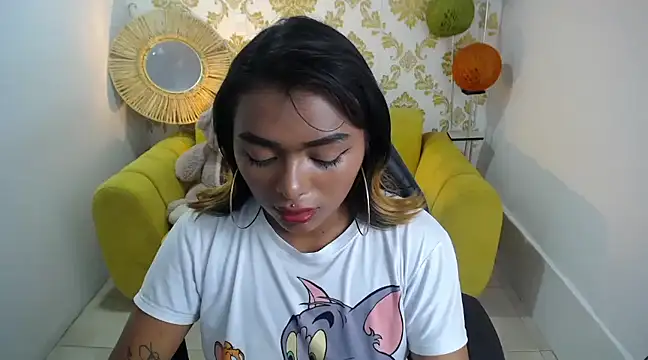 Snapshot of madelein_m chatting on 03-01-25, 03:38 madelein m online show from 03-01-25, 03:38