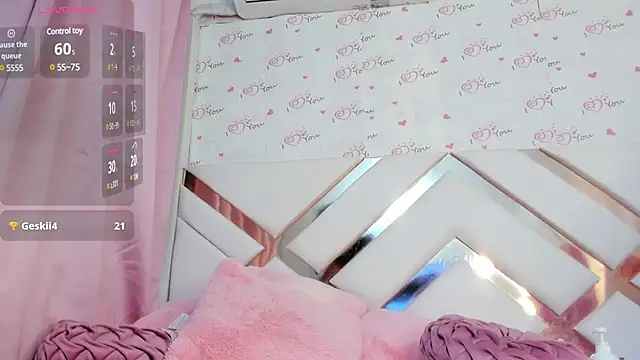 Snapshot of NoaBrowm chatting on 01-18-25, 01:29 NoaBrowm online show from 01-18-25, 01:29