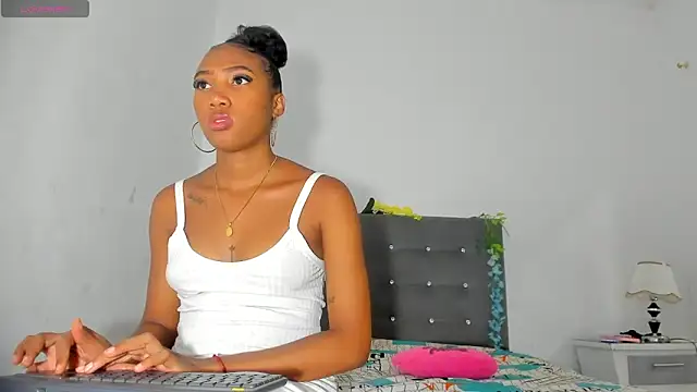 Snapshot of NoaBrowm chatting on 09-18-25, 10:01 NoaBrowm online show from 09-18-25, 10:01