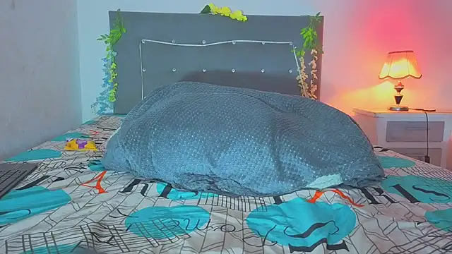 Snapshot of NoaBrowm chatting on 11-29-25, 09:40 NoaBrowm online show from 11-29-25, 09:40