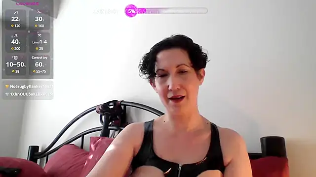 Snapshot of MistressVeritasX chatting on 01-28-25, 04:41 MistressVeritasX online show from 01-28-25, 04:41