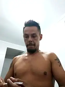 Snapshot of Santanacumxplod chatting on 12-17-25, 02:17 Santanacumxplod online show from 12-17-25, 02:17