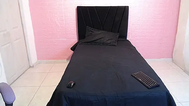 DULCE1609 online show from 12-18-25, 08:04