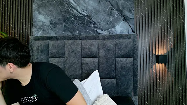 vanilla hot online show from 11-18-25, 07:07