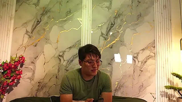 vanilla hot online show from 12-19-25, 07:32